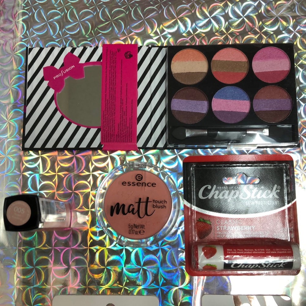 Lot of beauty end essentials 12 pz all for $38.00 - Picture 4 of 7